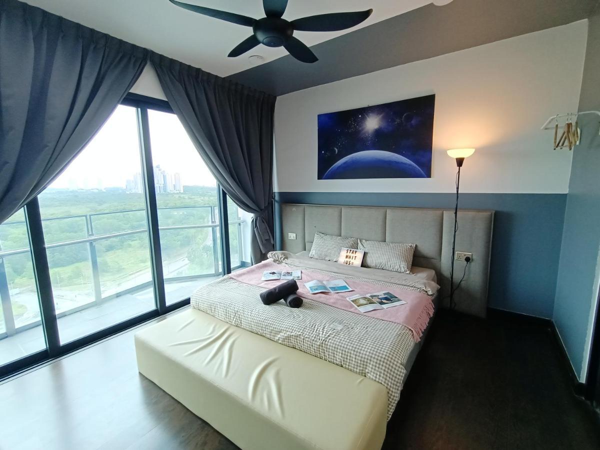 C1113 Almas Suites Galaxy Space Netflix By Stay Nusajaya  Bagian luar foto
