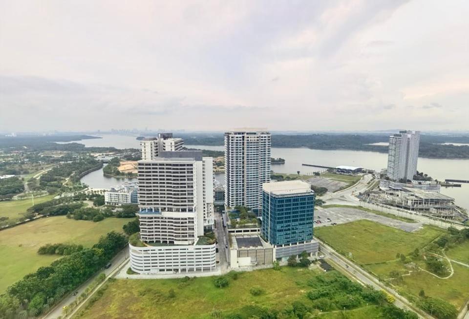 C1113 Almas Suites Galaxy Space Netflix By Stay Nusajaya  Bagian luar foto