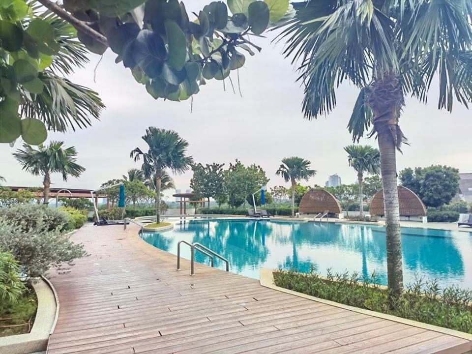 C1113 Almas Suites Galaxy Space Netflix By Stay Nusajaya  Bagian luar foto