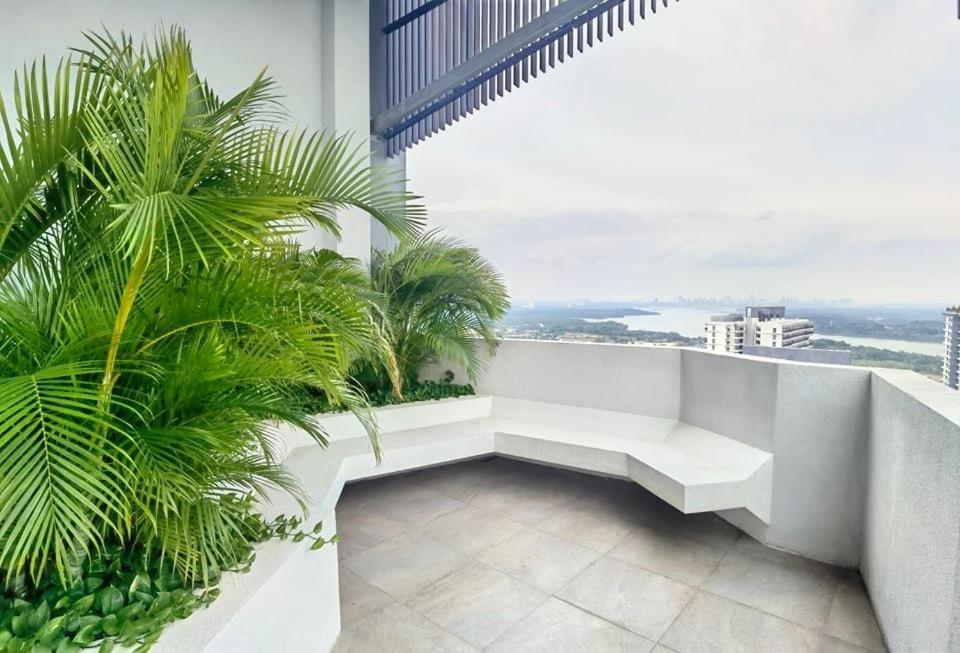 C1113 Almas Suites Galaxy Space Netflix By Stay Nusajaya  Bagian luar foto