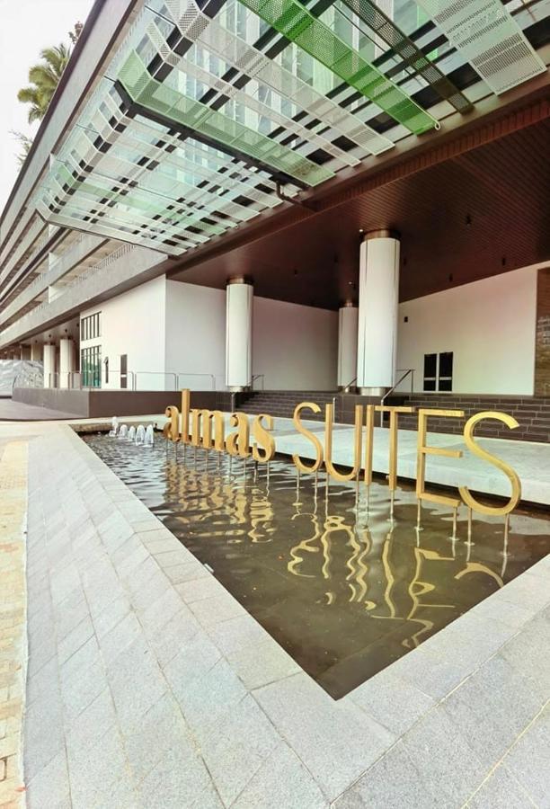C1113 Almas Suites Galaxy Space Netflix By Stay Nusajaya  Bagian luar foto